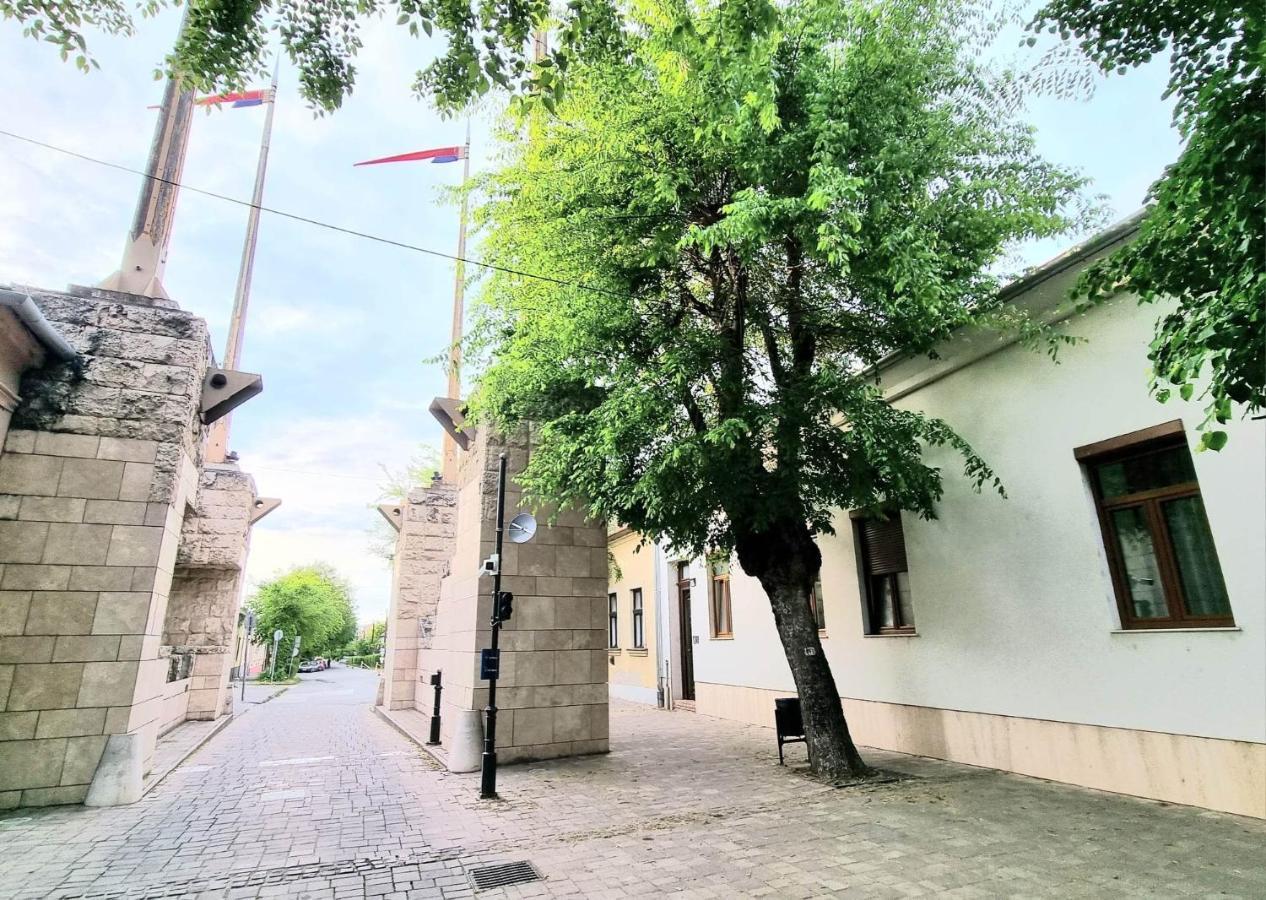 Becsi Kapu Apartman Apartment Vac Exterior photo
